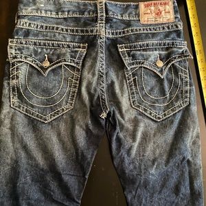 True religion jeans | dark blue | small hole | W33 L42 inches